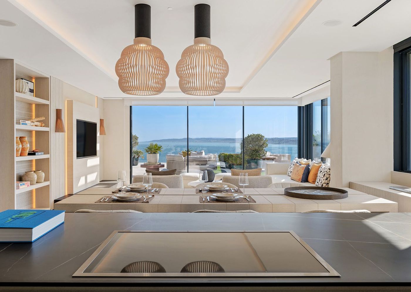 The kitchen and dining area